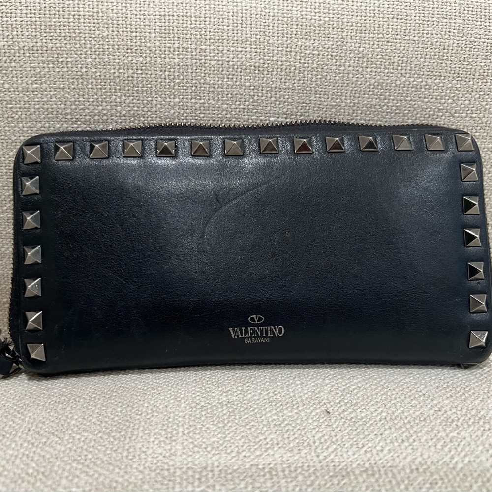 Vitello Rockstud Zip Around Wallet Black